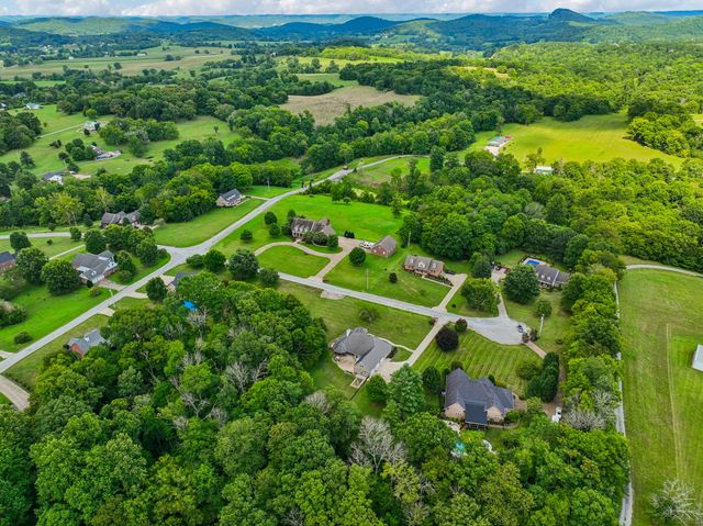 124 Poplar Dr, Brush Creek, TN 38547