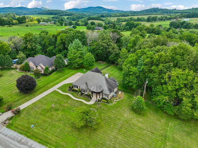 124 Poplar Dr, Brush Creek, TN 38547