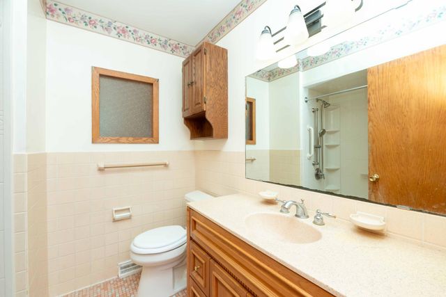 6229 10th Street N, Oakdale, MN 55128