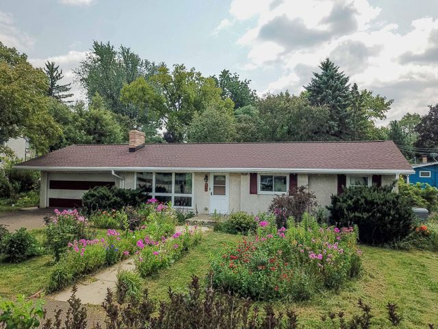 6229 10th Street N, Oakdale, MN 55128