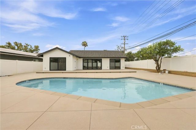 17511 Leafwood, Tustin, CA 92780