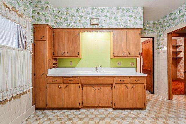 2918 W Greenfield AVENUE, Milwaukee, WI 53215