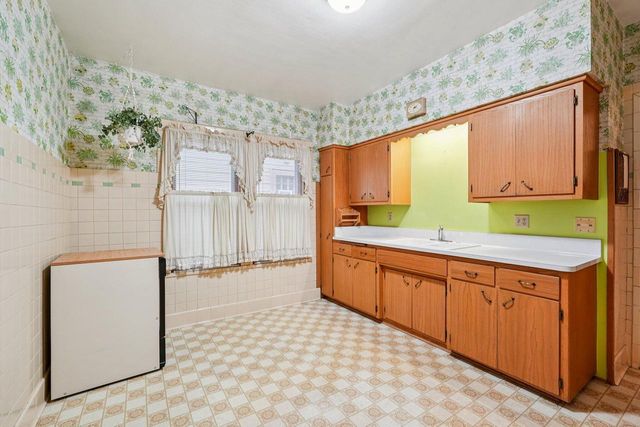 2918 W Greenfield AVENUE, Milwaukee, WI 53215