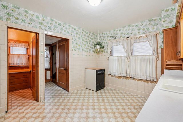 2918 W Greenfield AVENUE, Milwaukee, WI 53215