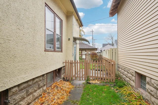 2918 W Greenfield AVENUE, Milwaukee, WI 53215