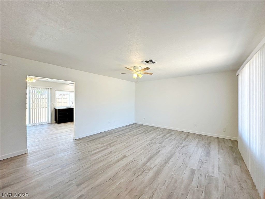 2501 Oak Glen Way, Las Vegas, NV 89115 — photo 4