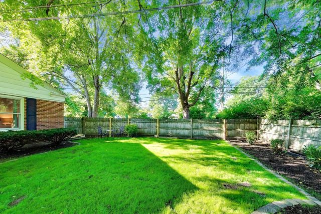 800 Hunter Road, Glenview, IL 60025