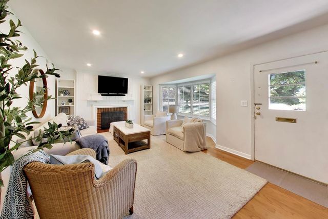 800 Hunter Road, Glenview, IL 60025