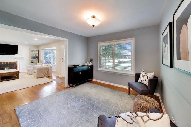 800 Hunter Road, Glenview, IL 60025