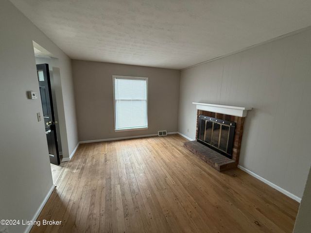 10410 Foxboro Dr, Louisville, KY 40223