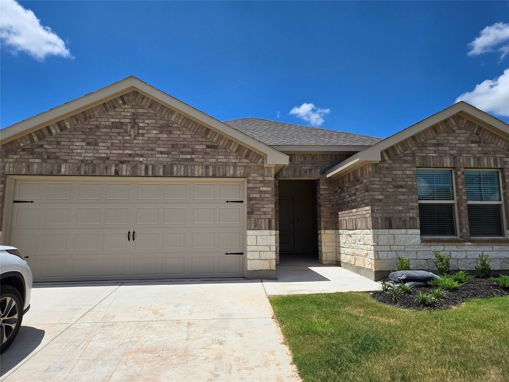1608 Marsh Street, Cleburne, TX 76033