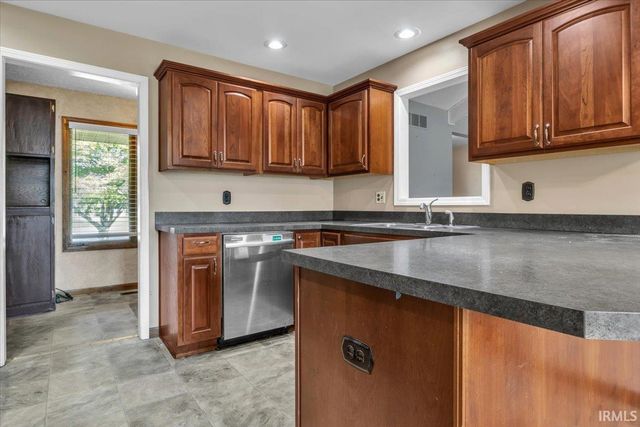 8215 Kingswood Court, Evansville, IN 47715