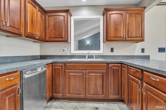 8215 Kingswood Court, Evansville, IN 47715