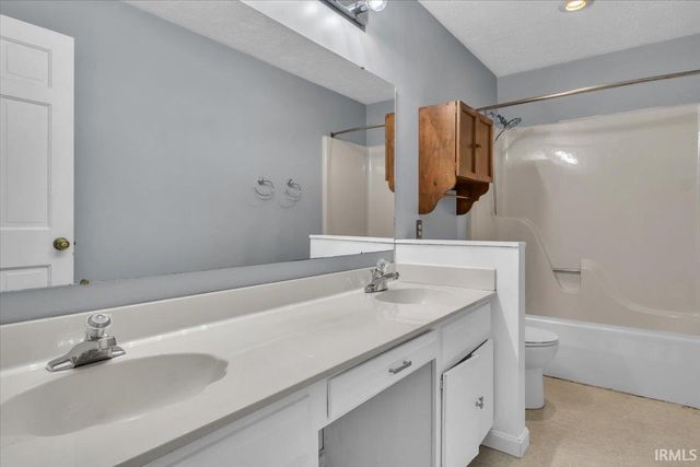8215 Kingswood Court, Evansville, IN 47715