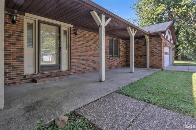 8215 Kingswood Court, Evansville, IN 47715