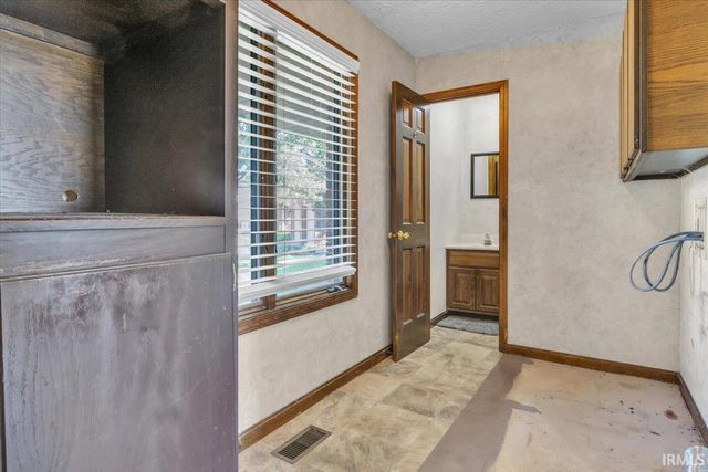 8215 Kingswood Court, Evansville, IN 47715