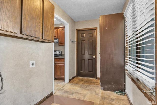 8215 Kingswood Court, Evansville, IN 47715