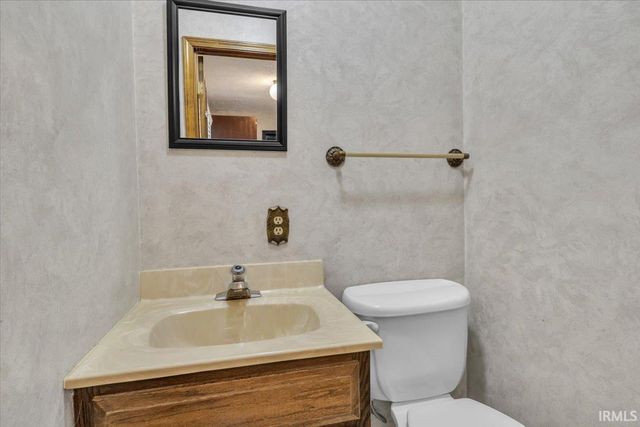 8215 Kingswood Court, Evansville, IN 47715