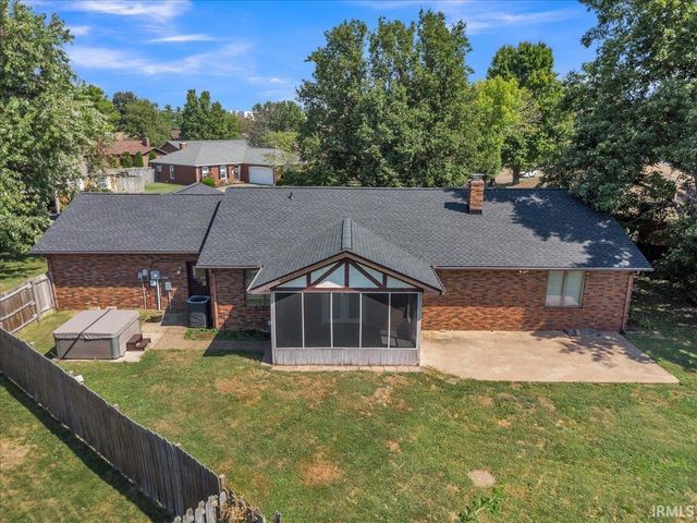 8215 Kingswood Court, Evansville, IN 47715