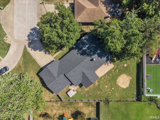 8215 Kingswood Court, Evansville, IN 47715