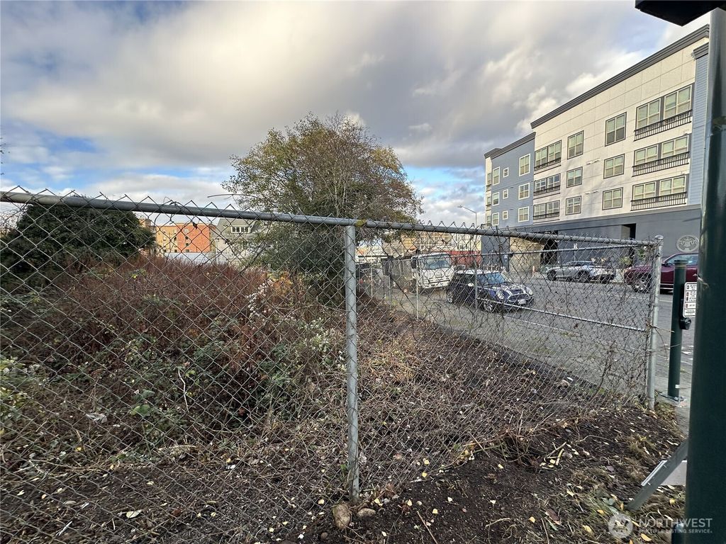 3024 Grand Avenue, Everett, WA 98201