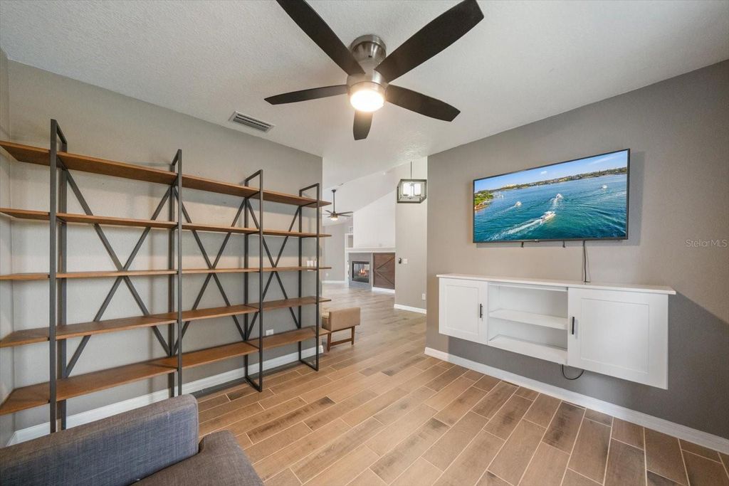 Image 14 of property listing at 11887 DUNSTER LANE, Parrish, FL 34219