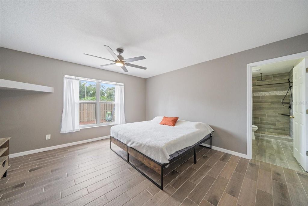 Image 16 of property listing at 11887 DUNSTER LANE, Parrish, FL 34219