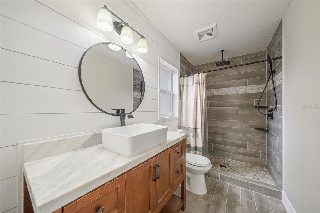 Image 19 of property listing at 11887 DUNSTER LANE, Parrish, FL 34219