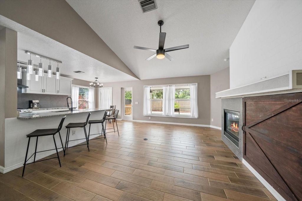 Image 5 of property listing at 11887 DUNSTER LANE, Parrish, FL 34219