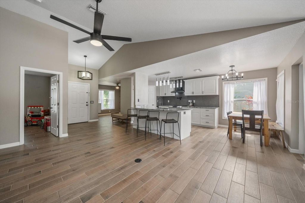 Image 7 of property listing at 11887 DUNSTER LANE, Parrish, FL 34219