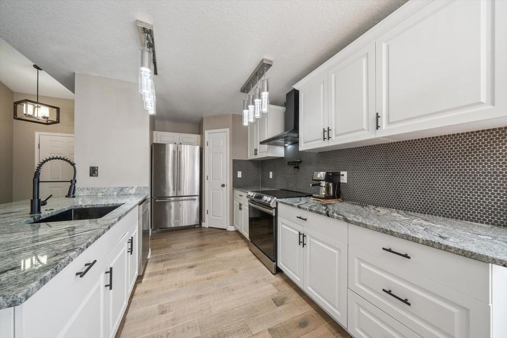 Image 8 of property listing at 11887 DUNSTER LANE, Parrish, FL 34219