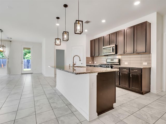 8605 Cimarron Mesa Lane, Magnolia, TX 77354