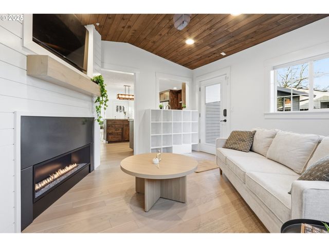 336 ACACIA Ave, Woodburn, OR 97071