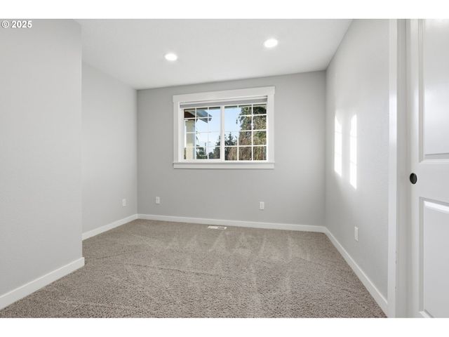 336 ACACIA Ave, Woodburn, OR 97071