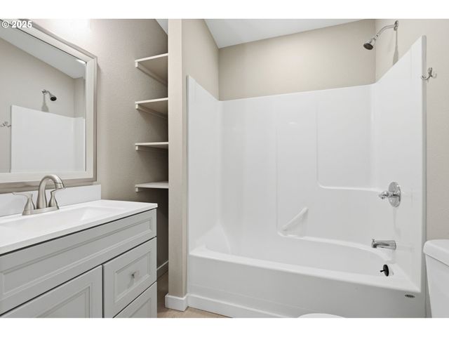 336 ACACIA Ave, Woodburn, OR 97071