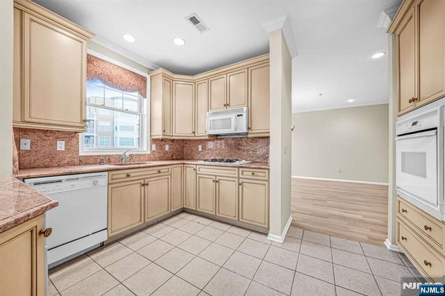 1202 Pointe Gate Drive, Livingston, NJ 07039