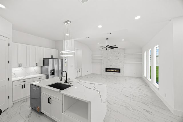 1519 Waco St, Dayton, TX 77535