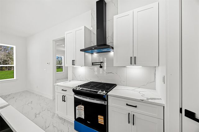 1519 Waco St, Dayton, TX 77535