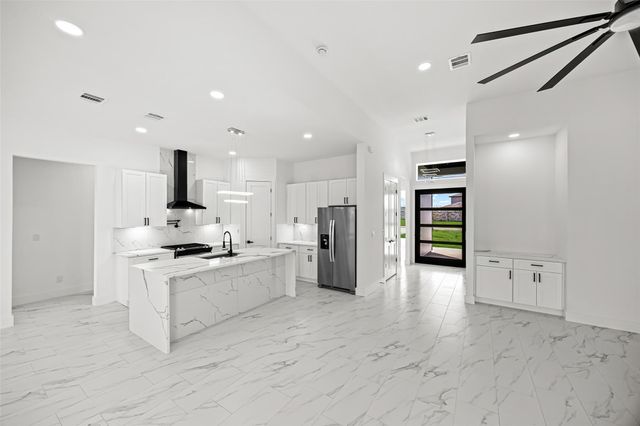 1519 Waco St, Dayton, TX 77535