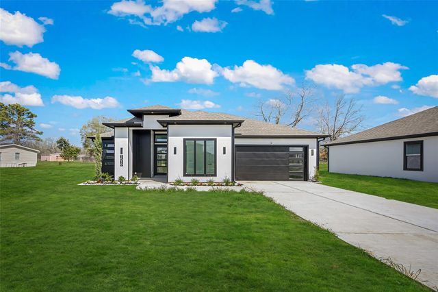 1519 Waco St, Dayton, TX 77535