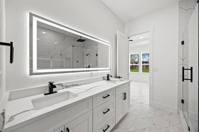 1519 Waco St, Dayton, TX 77535