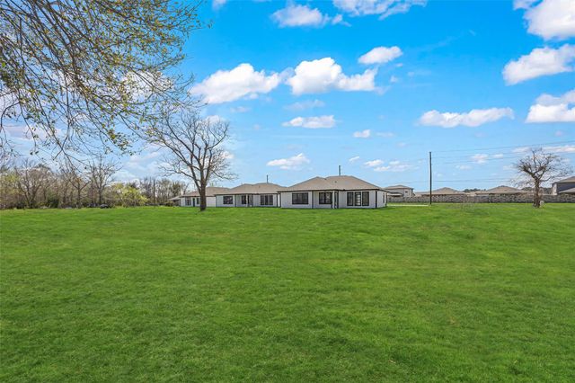 1519 Waco St, Dayton, TX 77535