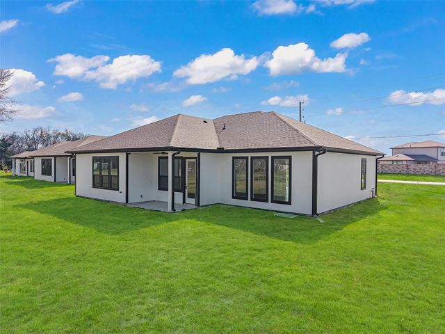 1519 Waco St, Dayton, TX 77535