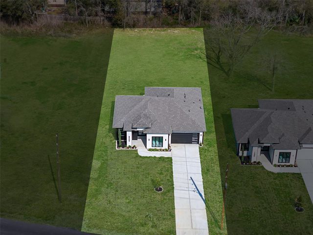 1519 Waco St, Dayton, TX 77535