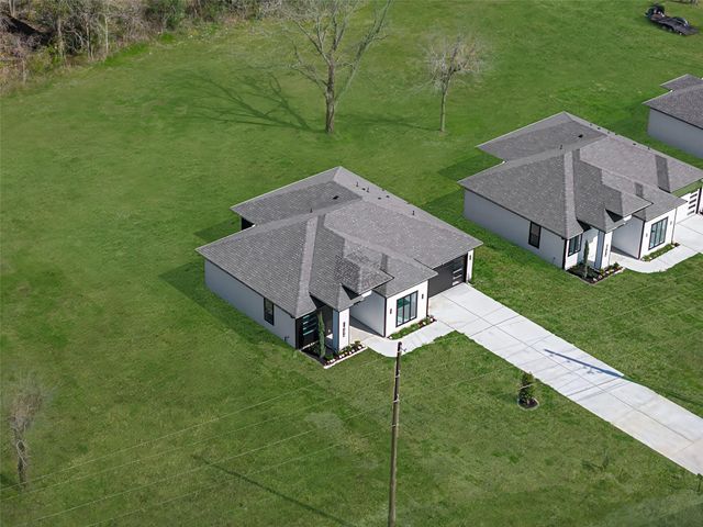 1519 Waco St, Dayton, TX 77535