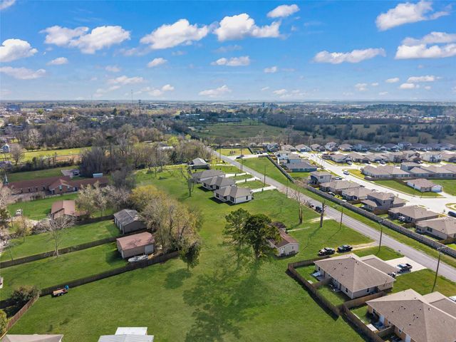 1519 Waco St, Dayton, TX 77535