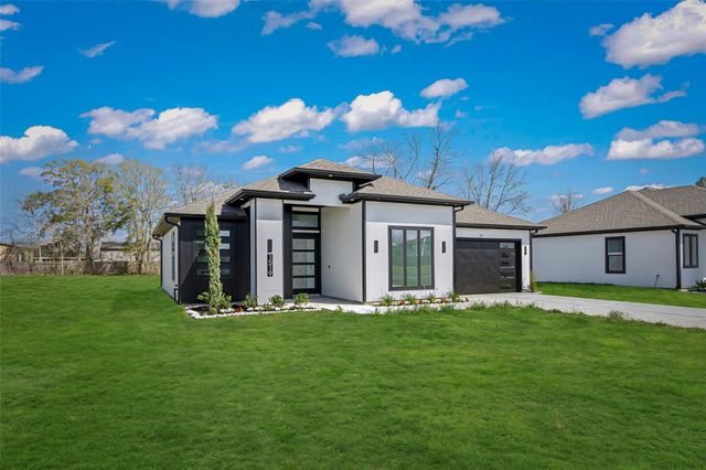 1519 Waco St, Dayton, TX 77535