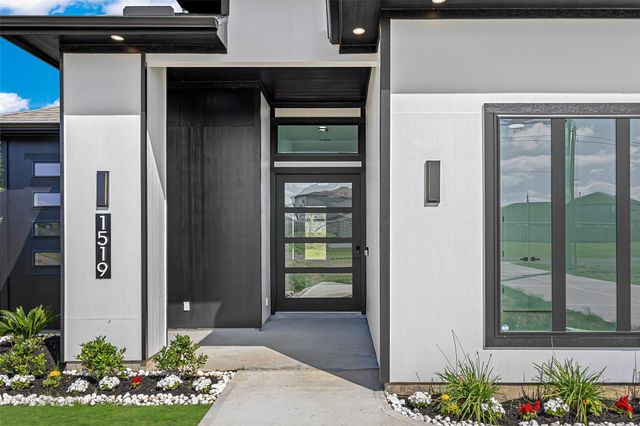 1519 Waco St, Dayton, TX 77535