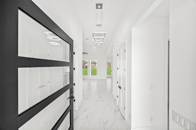 1519 Waco St, Dayton, TX 77535