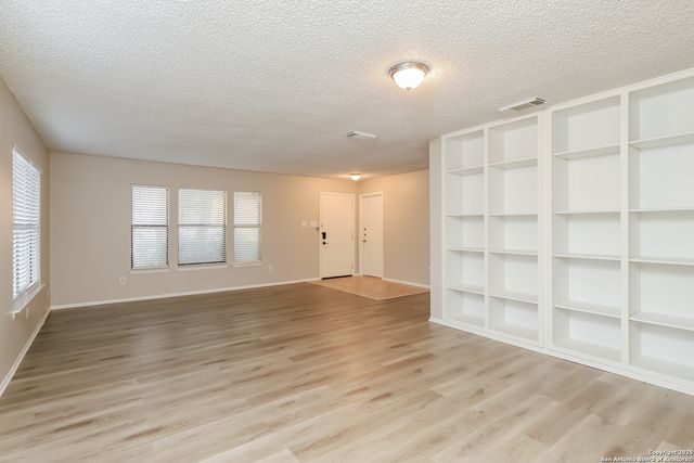 13406 Forum, Universal City, TX 78148